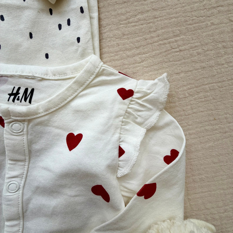 سرهمی های نخ پنبه دکمه دار برند H&M مناسب نیوبورن تا ۴ سال(کد۱۱۵۶)